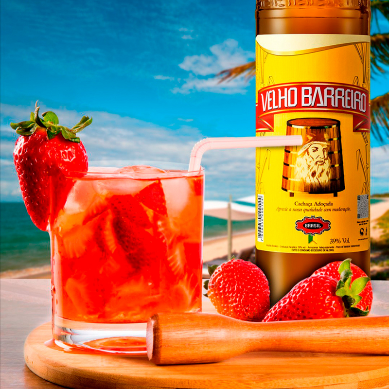 Cachaça Adoçada Velho Barreiro 910ml